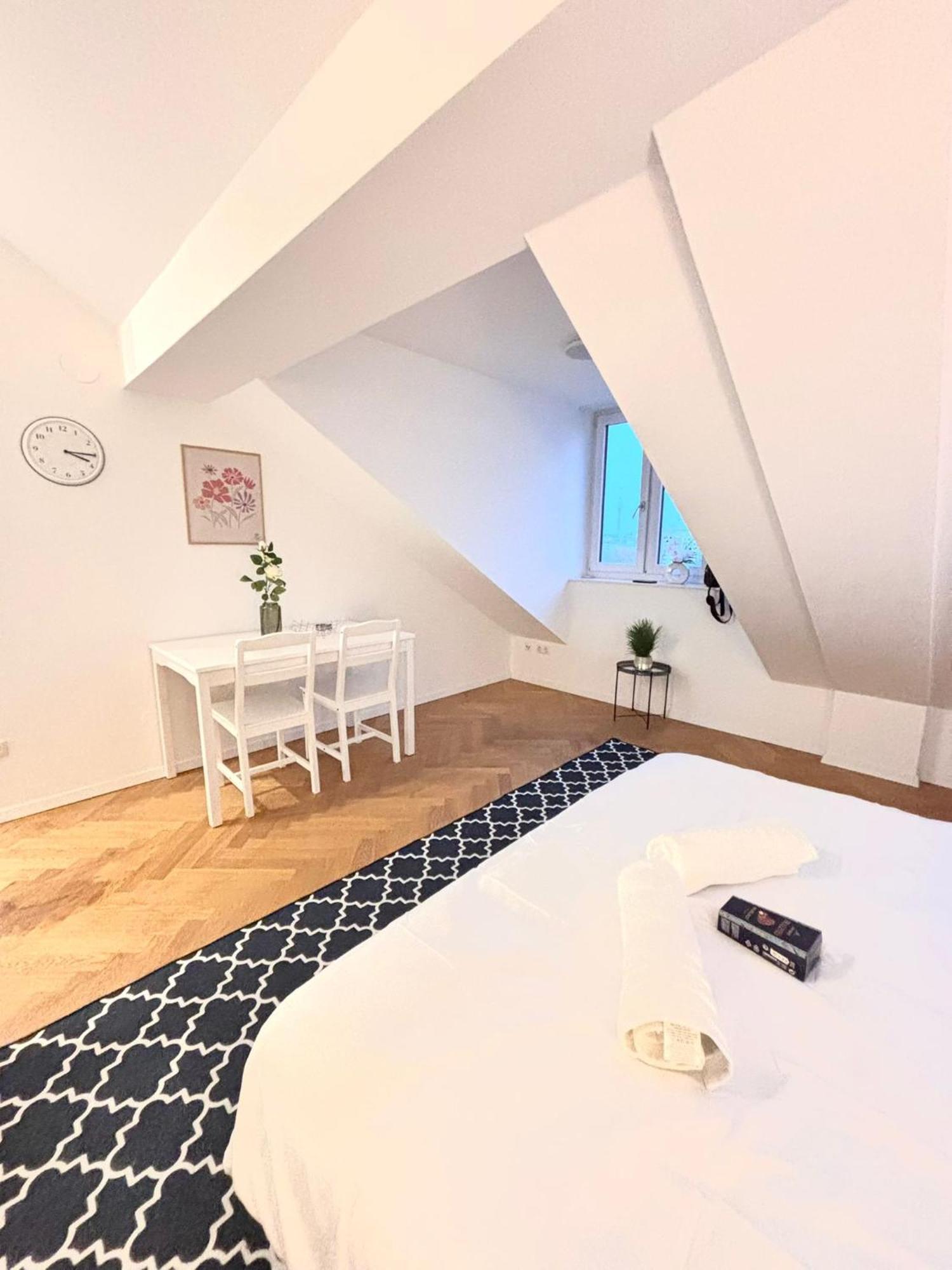 Apartment Simply Third *